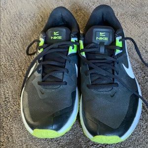 Men’s size 9 Nike Varsity TR 3